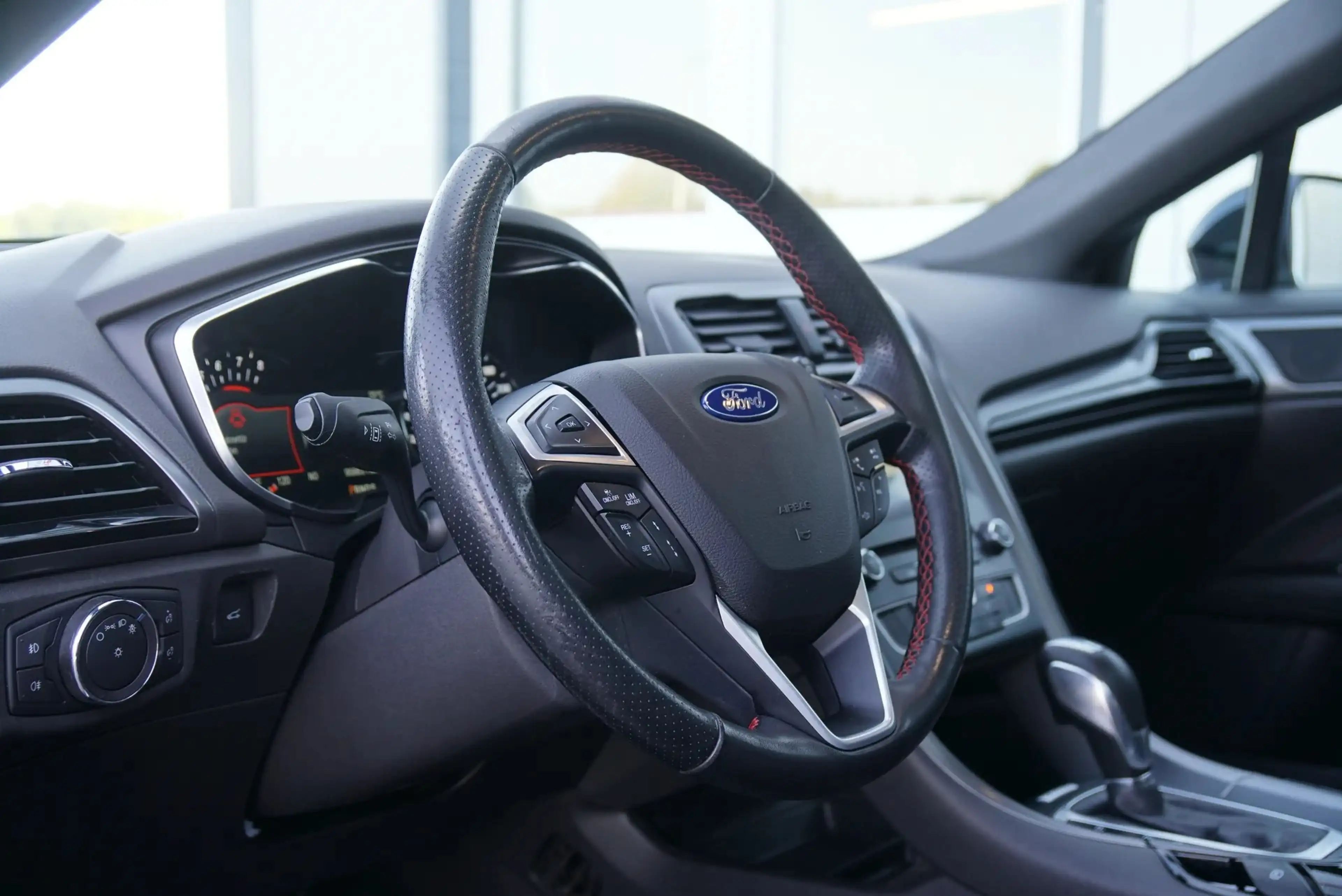 Ford Mondeo Mondeo 1.5 EcoBoost ST-Line *Pano*AHK*Matrix* — photo 14