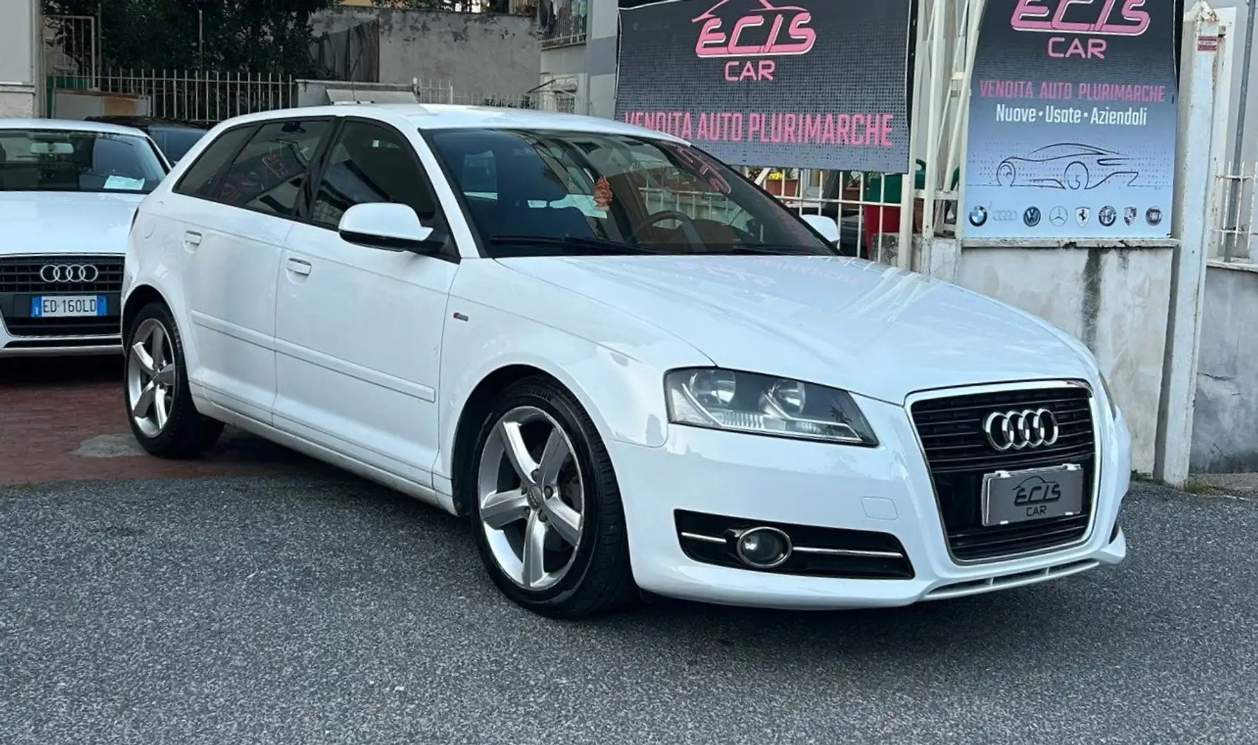 Audi A3 Sportback 1.6 tdi S-line neopatentati Bianco - 2