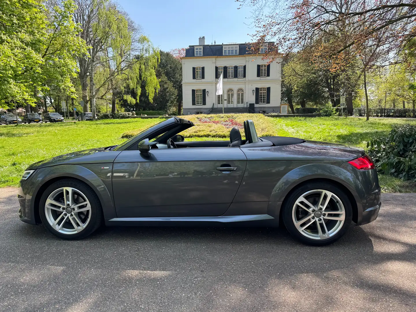 Audi TT 2.0 TFSI S-Line Virtual Alcantara Lage km-stand Szürke - 1