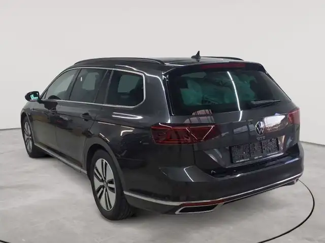 Volkswagen Passat view 5