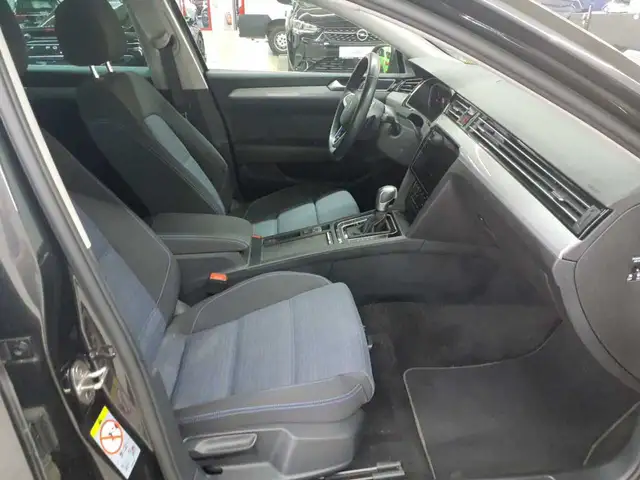 Volkswagen Passat view 7