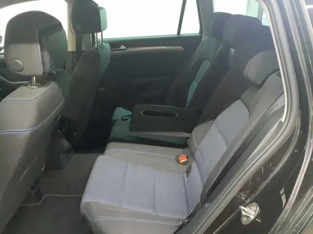 Volkswagen Passat view 14