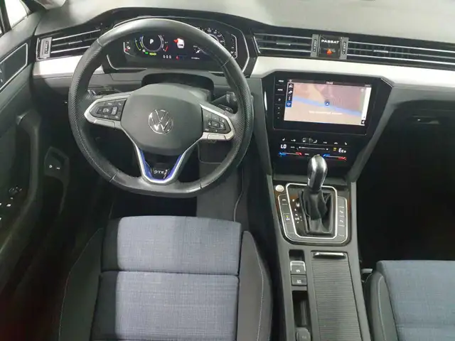 Volkswagen Passat view 9