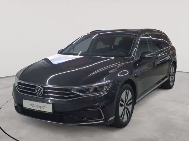 Volkswagen Passat view 2