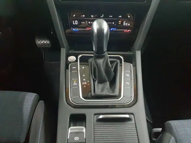 Volkswagen Passat view 10