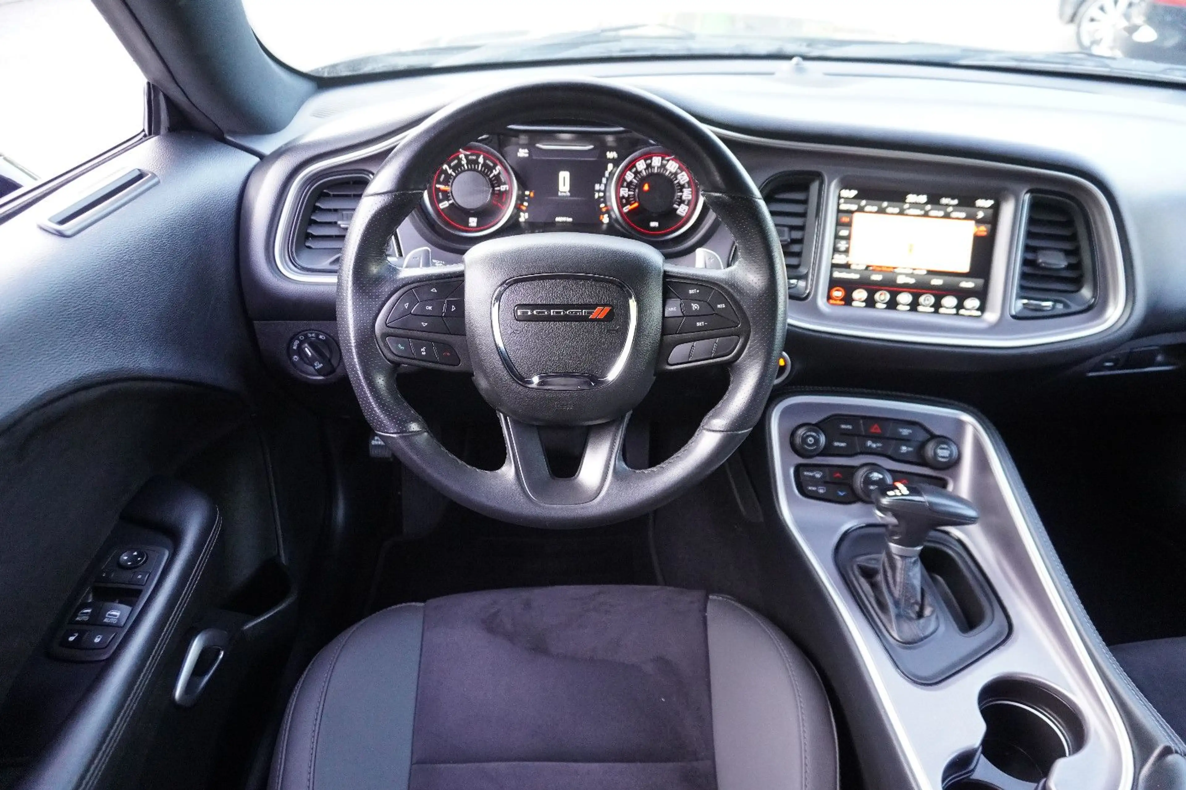 Dodge Challenger ~4x4~3,6L V6~Navi~Black Black~ — photo 11