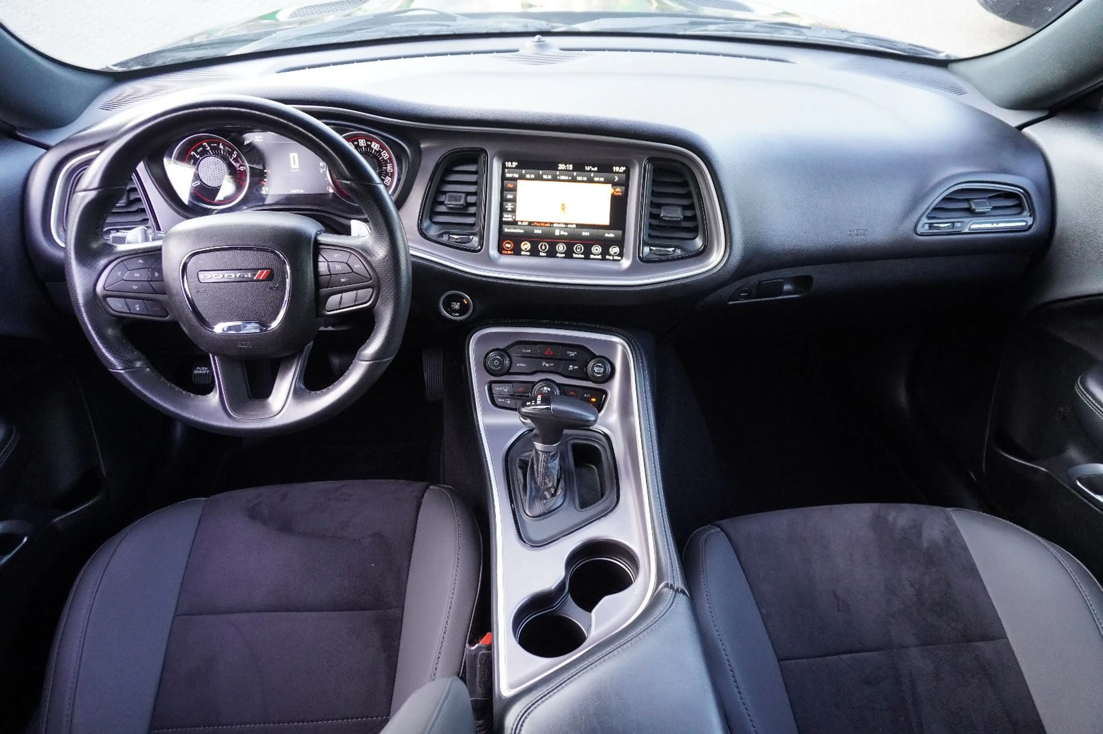 Dodge Challenger ~4x4~3,6L V6~Navi~Black Black~ — photo 10