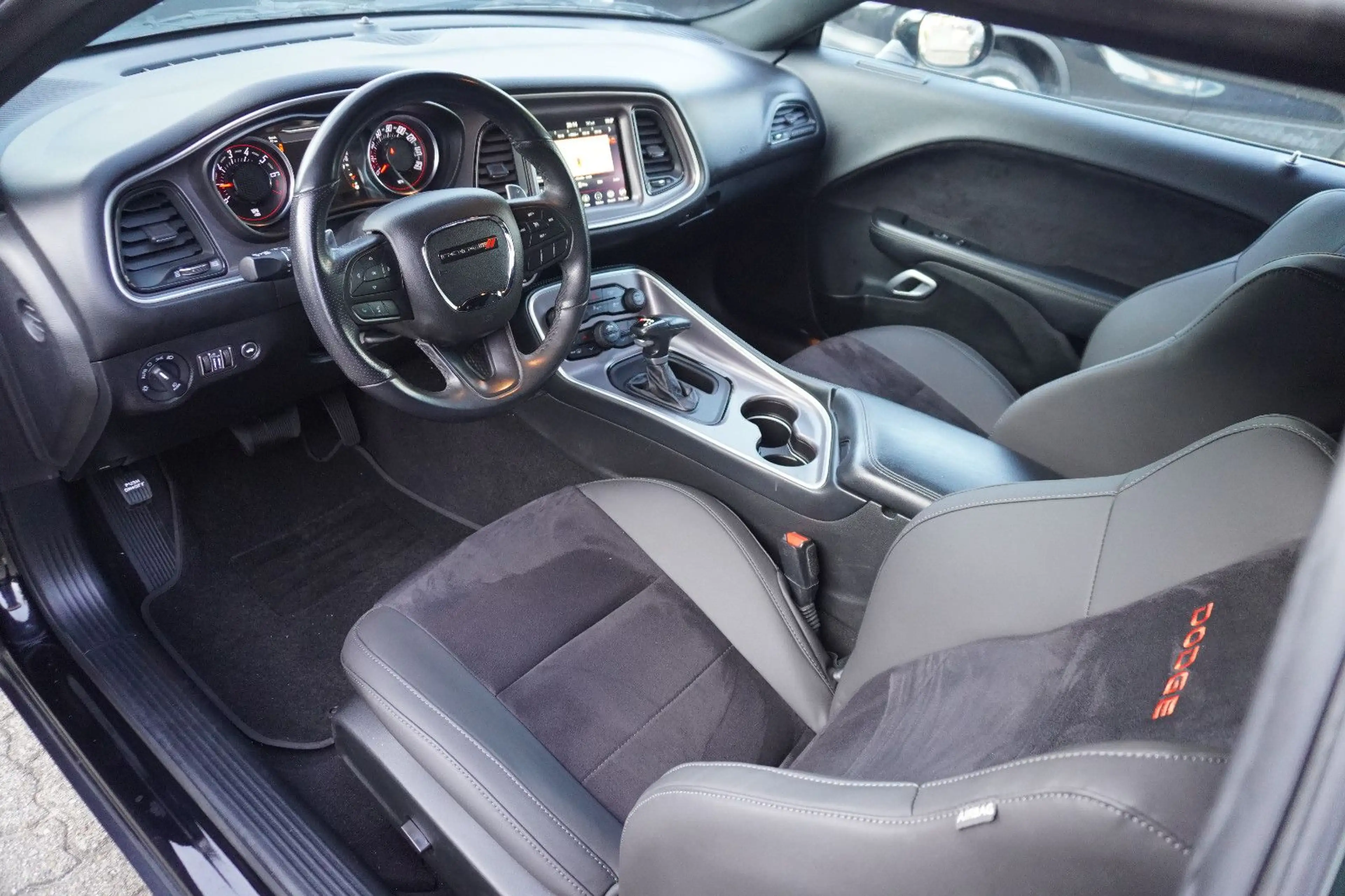 Dodge Challenger ~4x4~3,6L V6~Navi~Black Black~ — photo 7
