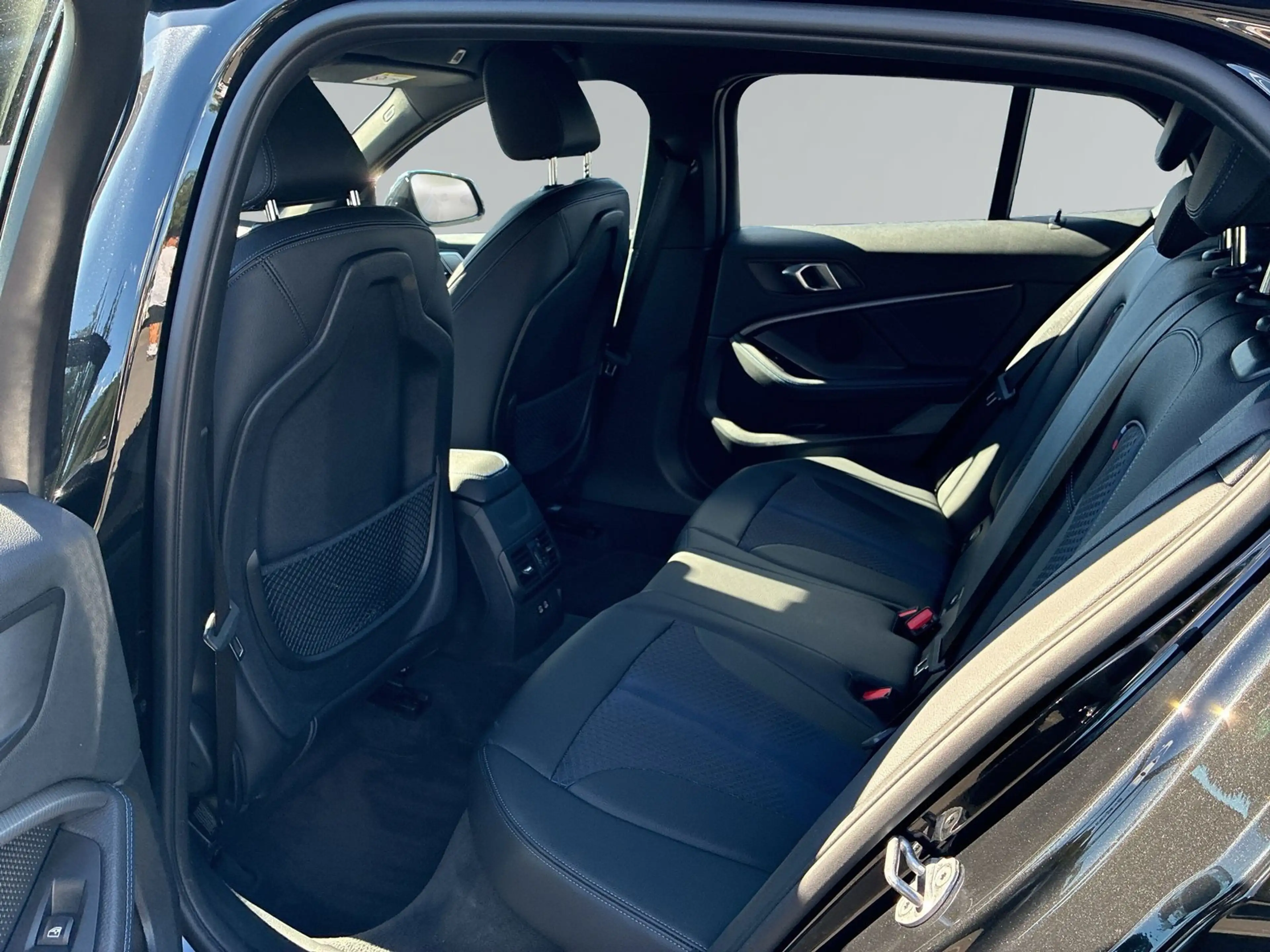 BMW 118 i 5-Türer M Sport *LC-PROF..PDC.NAVI.LED-SW* — photo 11