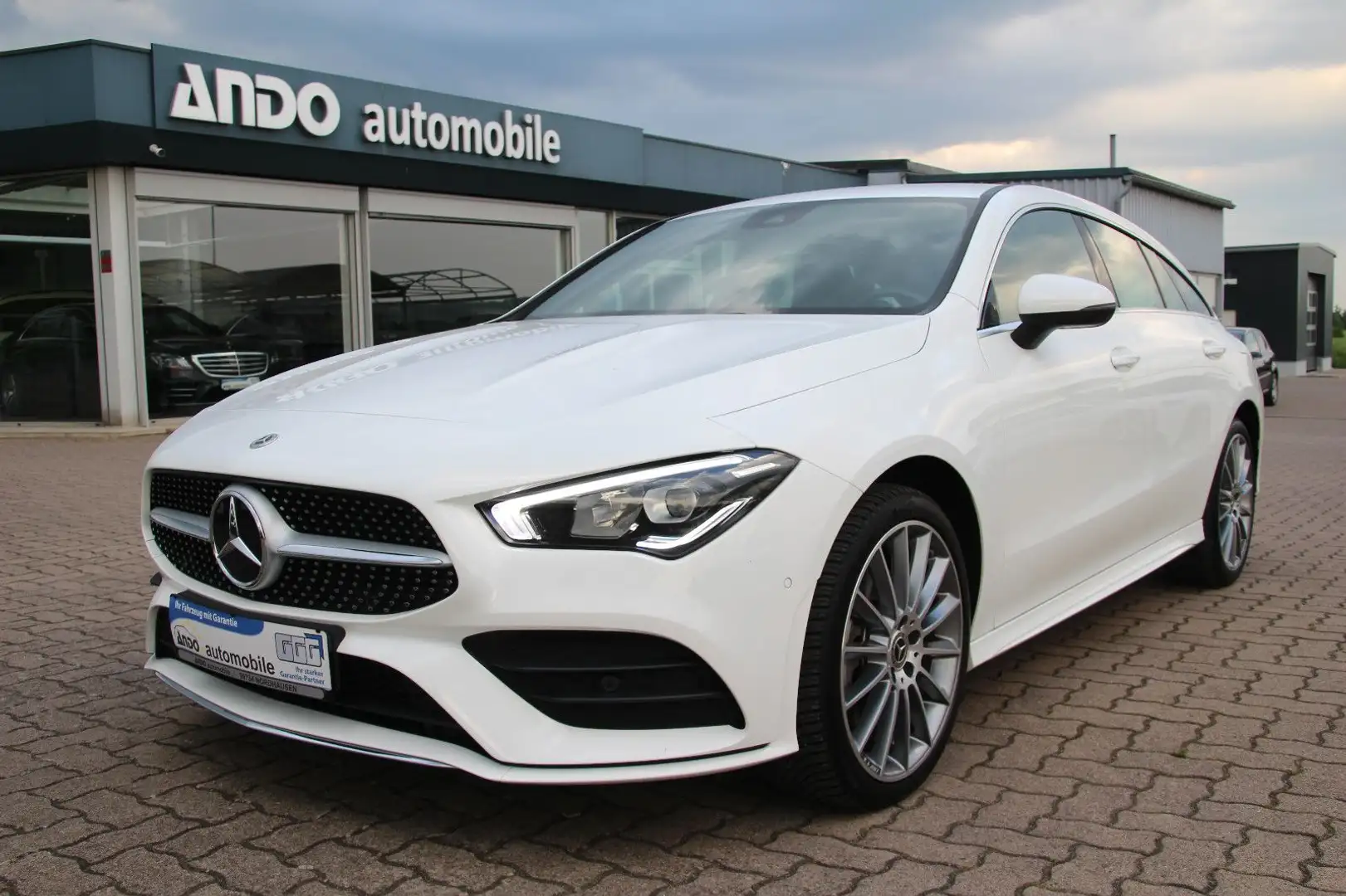 Mercedes-Benz CLA 250 CLA 250e SB AMG-Line*LED*ALCANTARA/LEDER*NAVI* Blanc - 1