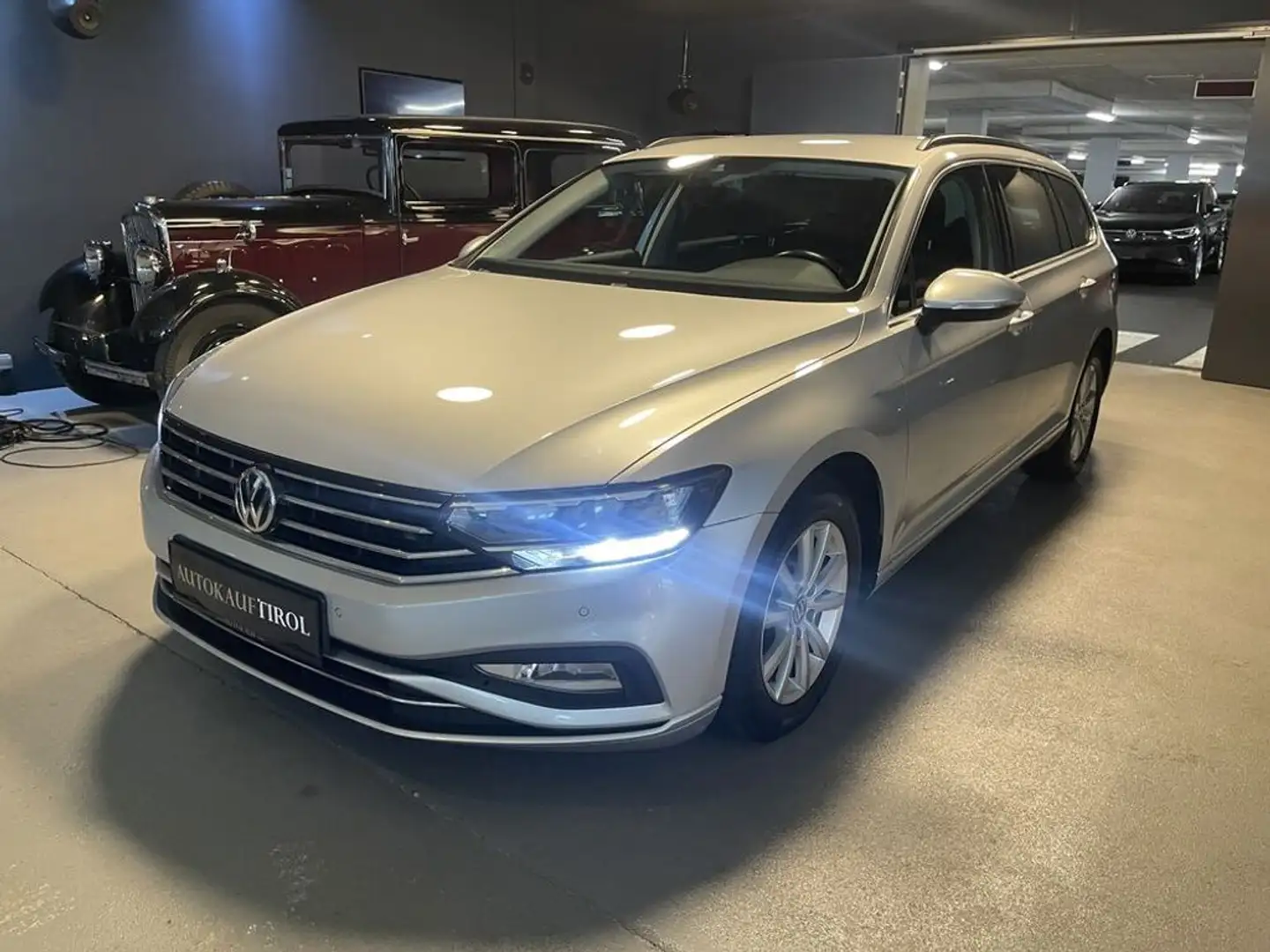 Volkswagen Passat Business Silber - 1
