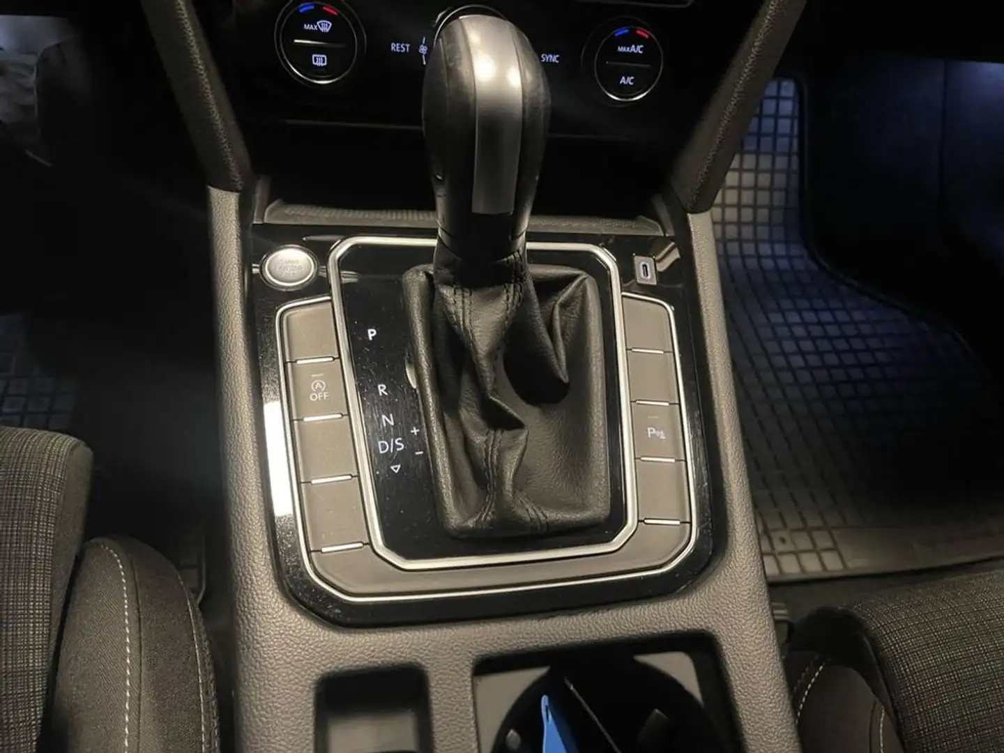 Volkswagen Passat Business Silber - 2