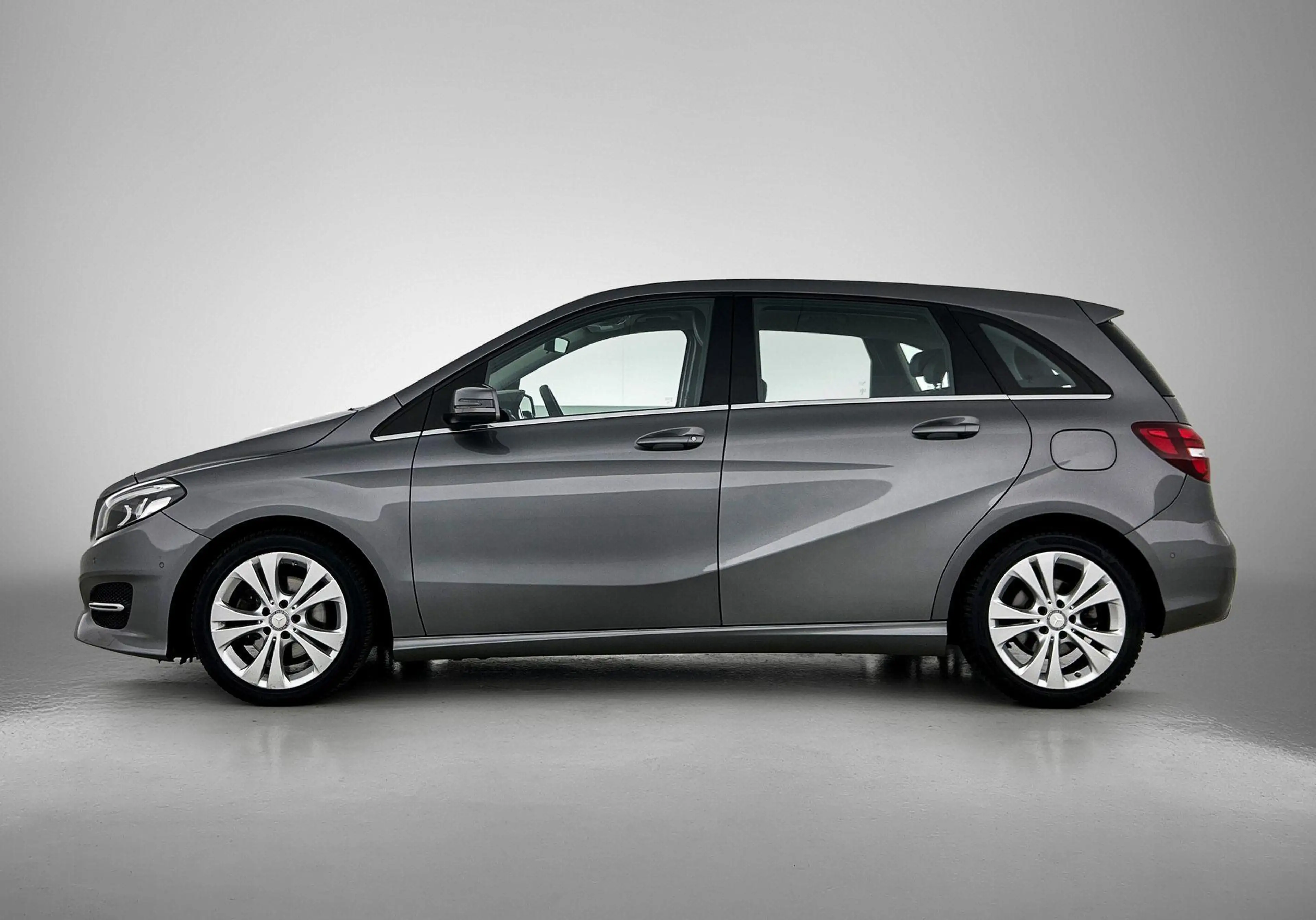 Mercedes-Benz B 160 Urban Line | Trekhaak | Navigatie | Parkeer Pack — photo 6