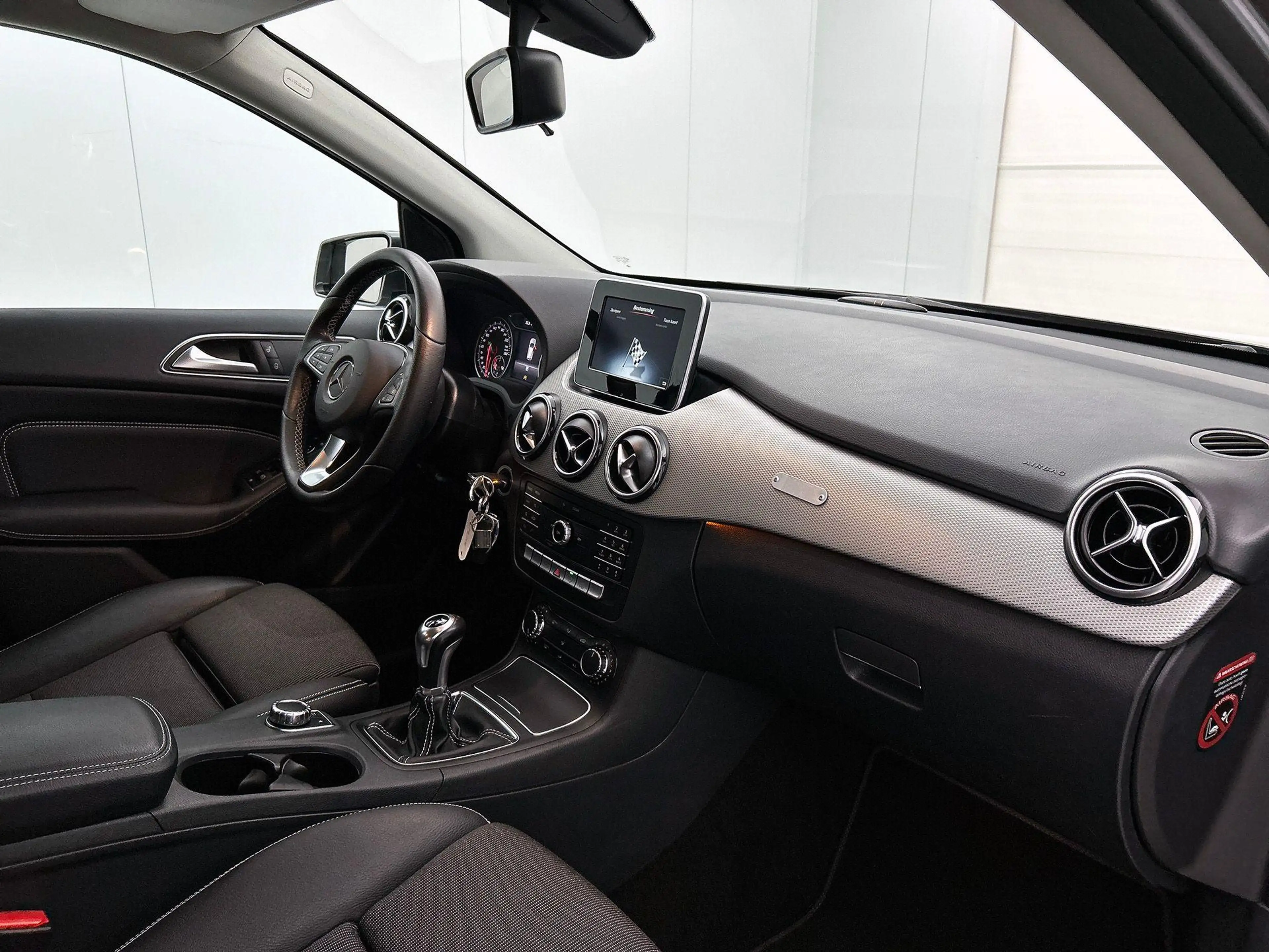 Mercedes-Benz B 160 Urban Line | Trekhaak | Navigatie | Parkeer Pack — photo 9