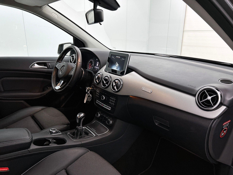 Mercedes-Benz B 160 Urban Line | Trekhaak | Navigatie | Parkeer Pack — photo 9