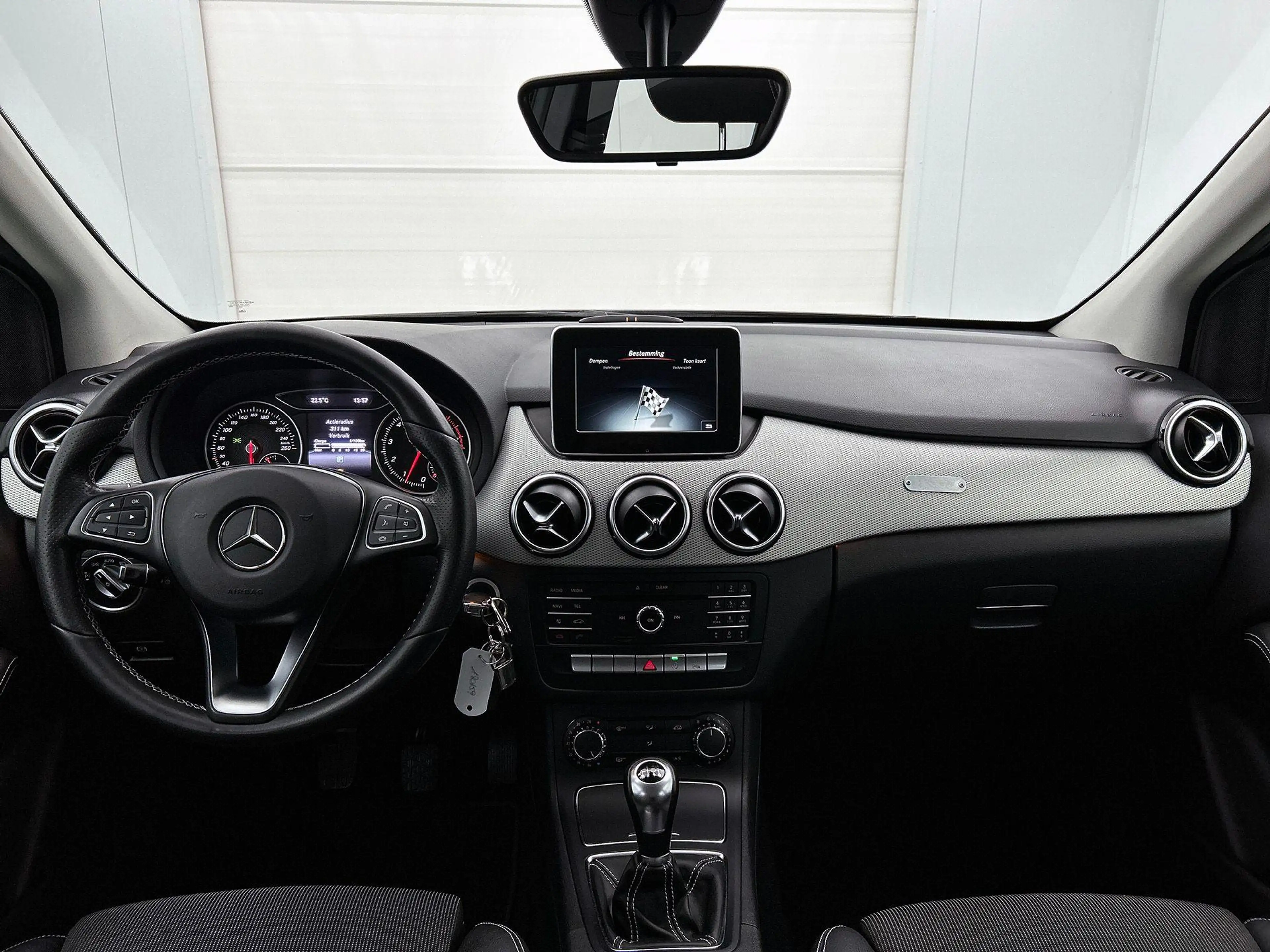 Mercedes-Benz B 160 Urban Line | Trekhaak | Navigatie | Parkeer Pack — photo 3