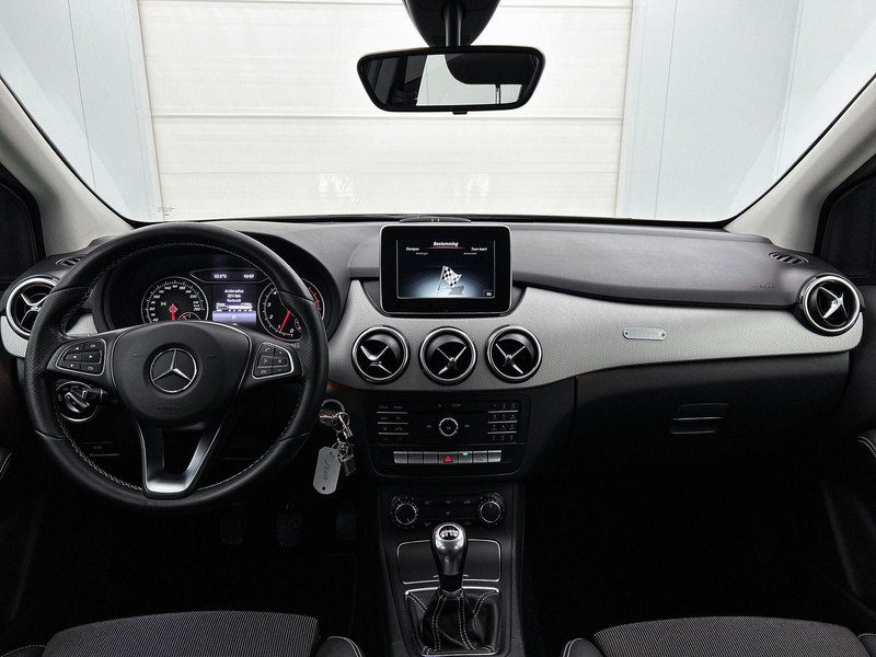 Mercedes-Benz B 160 Urban Line | Trekhaak | Navigatie | Parkeer Pack — photo 3