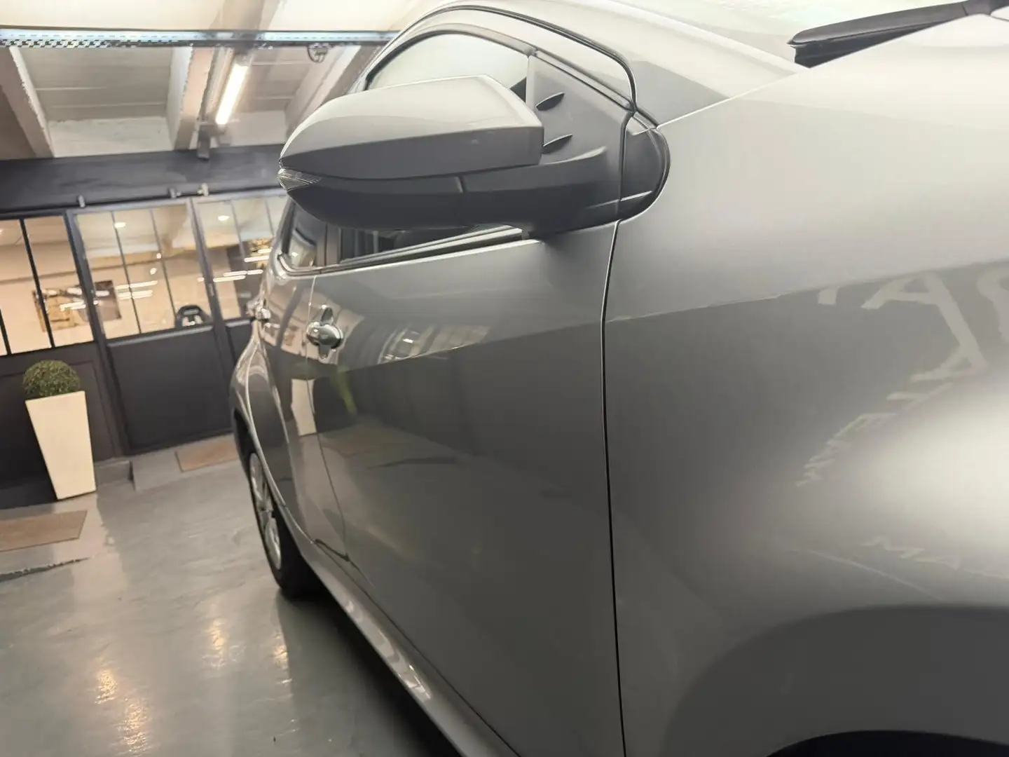 Toyota Yaris Hybrid Dynamic Business Multidrive ECVT Grau - 2