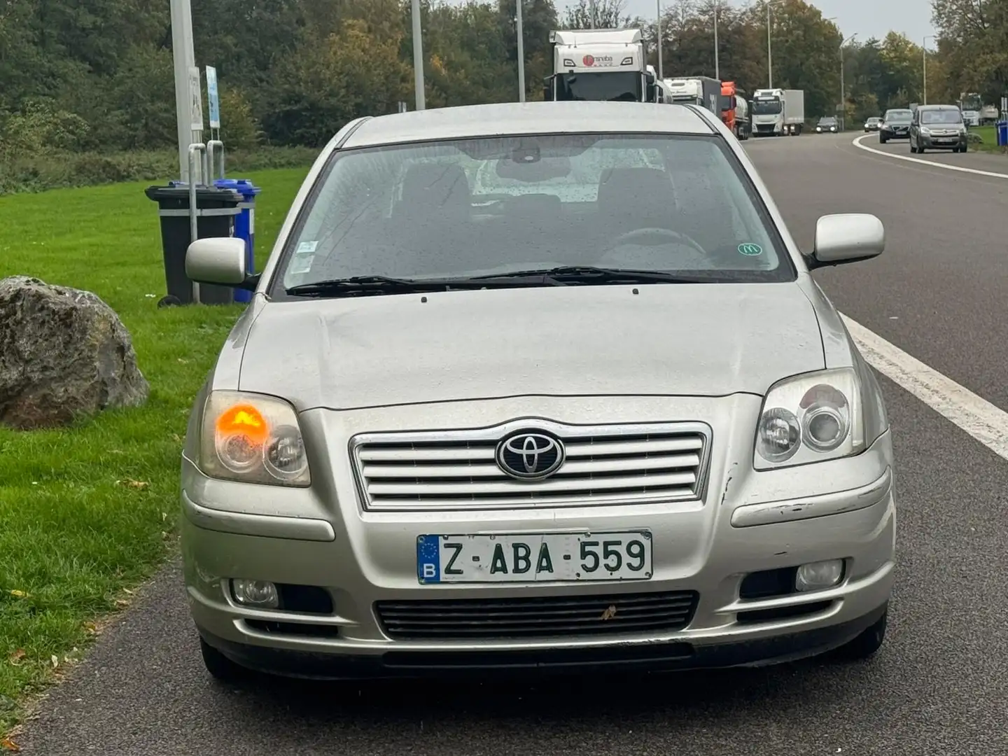 Toyota Avensis 1.8i 16v Linea Sol Goud - 1