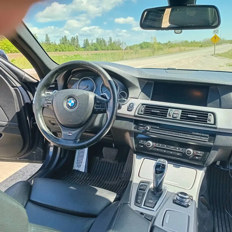 BMW 5 Series photo BMW 5 Series