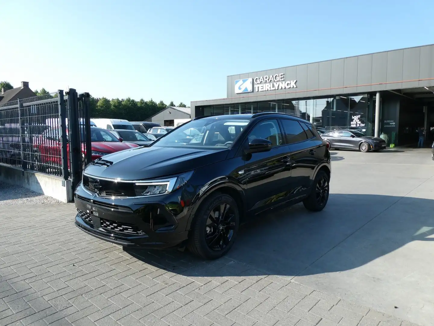 Opel Grandland 1.2 i benzine 130pk Business Luxe Camera (08095) Zwart - 2