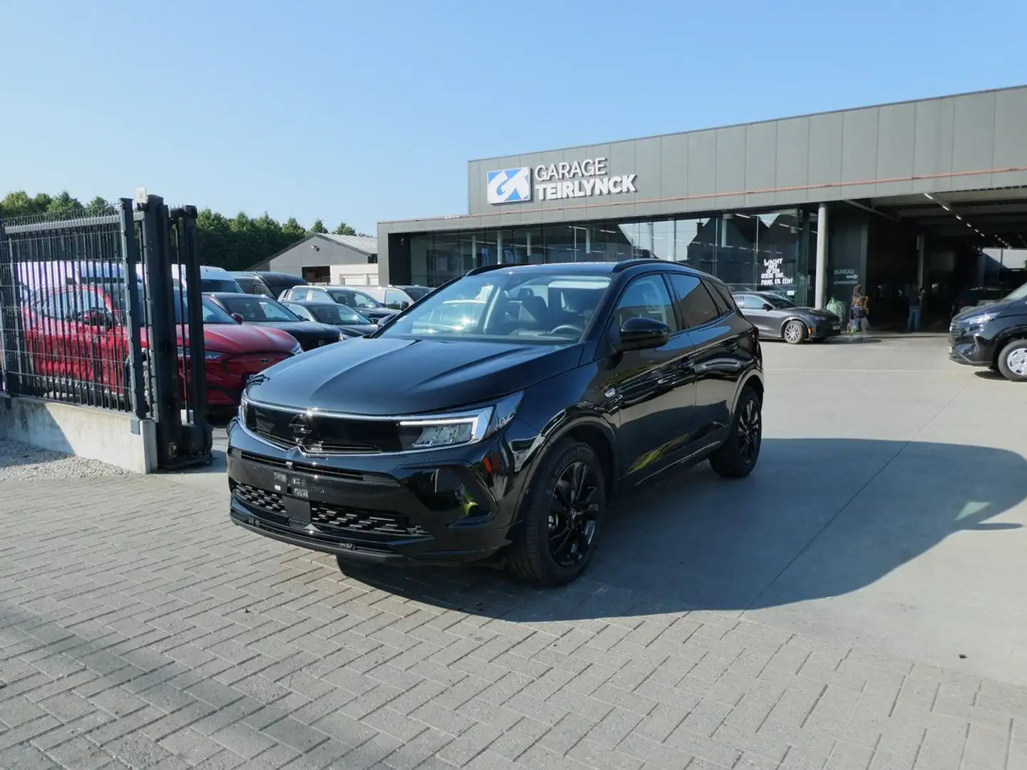 Opel Grandland 1.2 i benzine 130pk Business Luxe Camera (08095) Zwart - 1