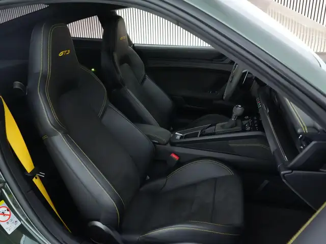 Porsche 992 view 10