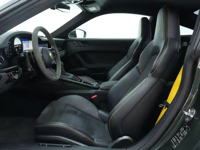 Porsche 992 view 4