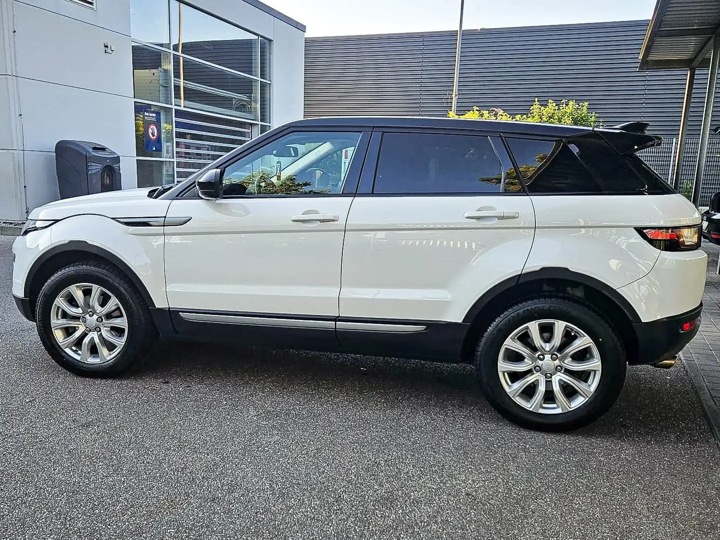 Land Rover Range Rover Evoque Range Rover Evoque TD4 Aut. SE Dynamic Weiß - 2