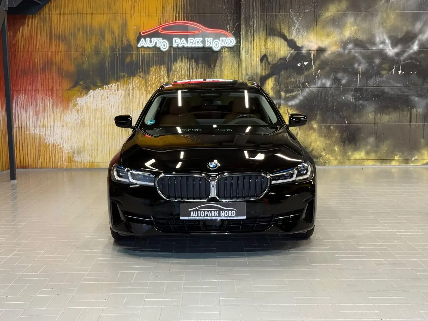 BMW 530 i Touring xDrive LASER~PANO~HEADUP~AHK~360° Schwarz - 2
