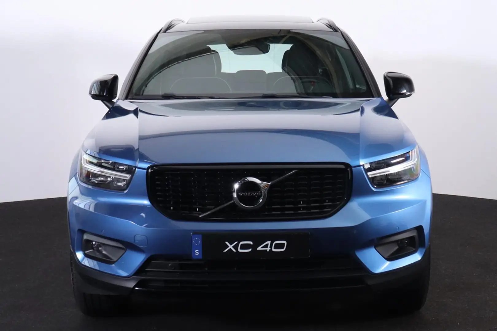 Volvo XC40 T4 R-Design - Intellisafe Assist/Surround - Panora Blauw - 2