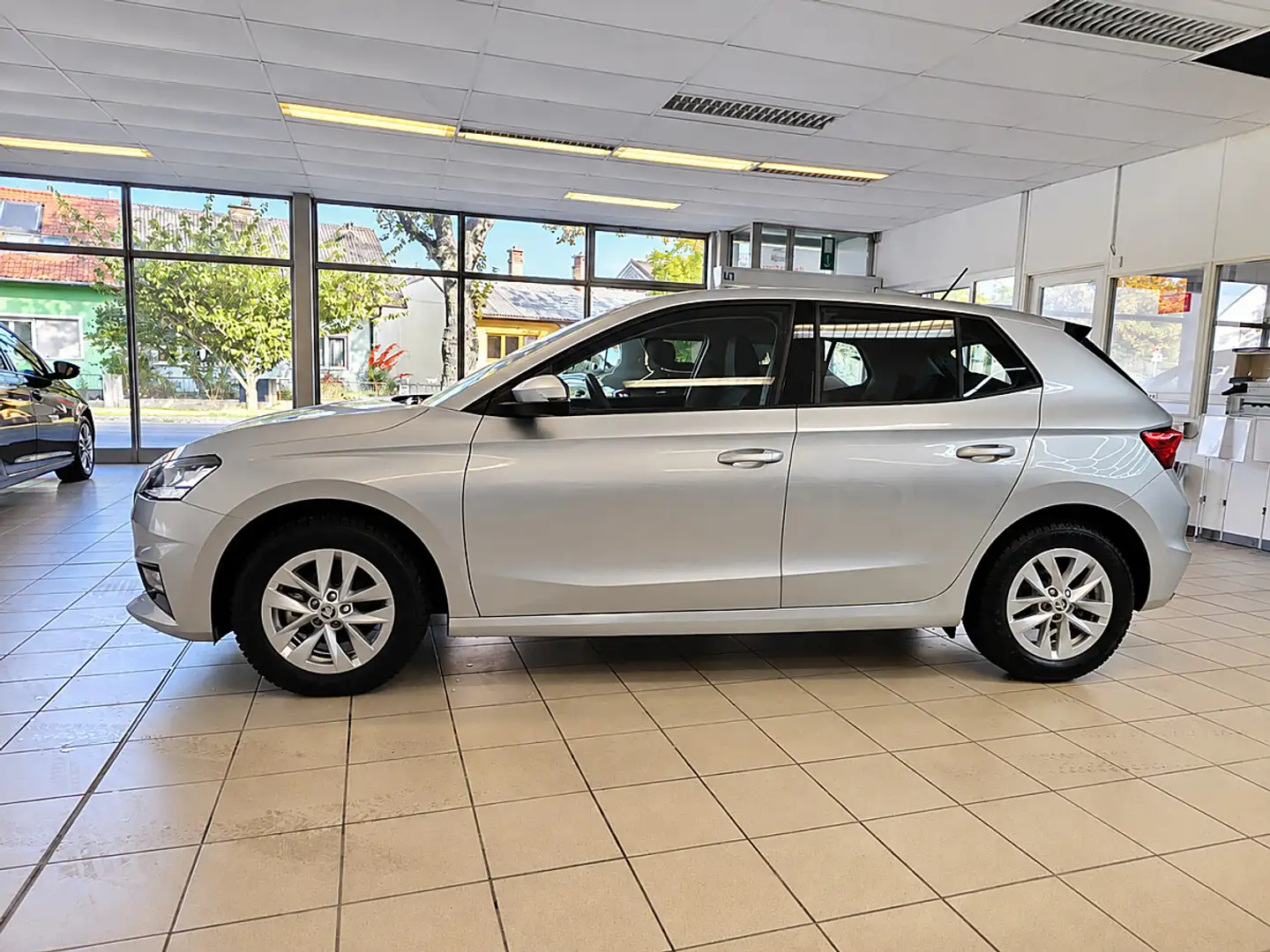 Skoda Fabia 1.0 MPI Ambition | LED | Sitzheizung | PDC | Ca... Silber - 2