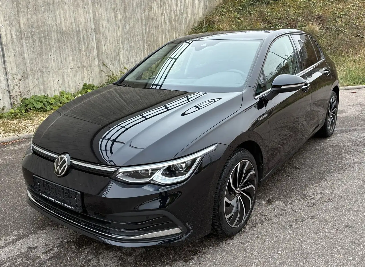 Volkswagen Golf VIII Lim. Style eTSI — photo 1 of 9