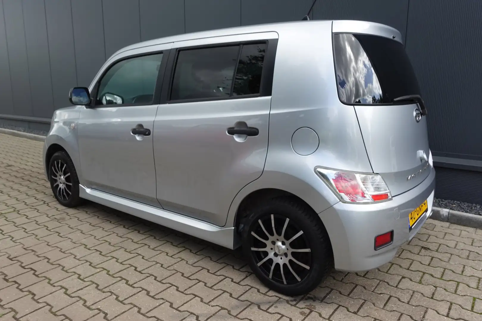 Daihatsu Materia 1.3 Rythm Grau - 2