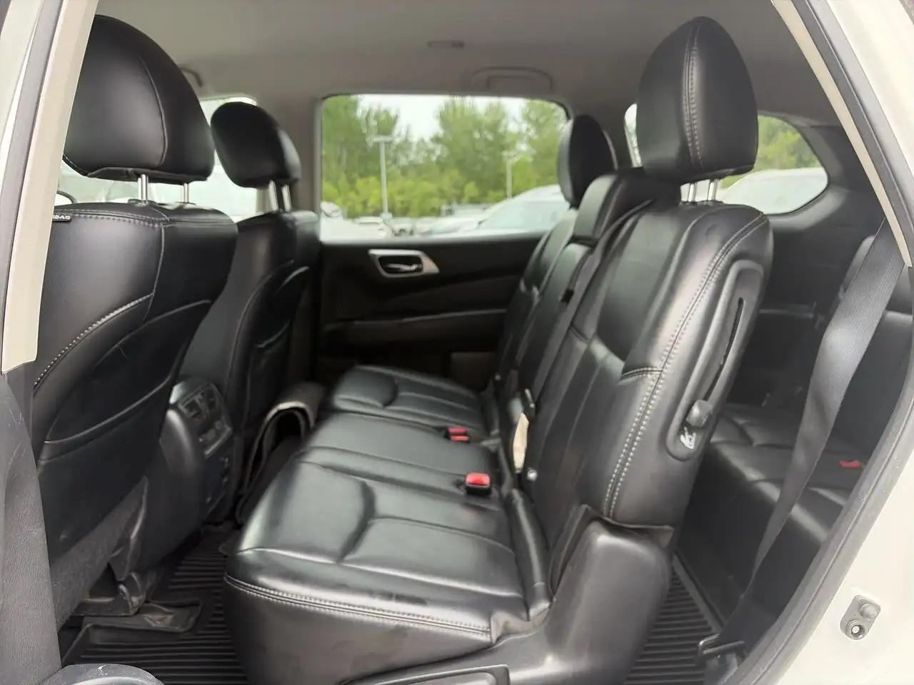 Nissan Pathfinder снимка Nissan Pathfinder