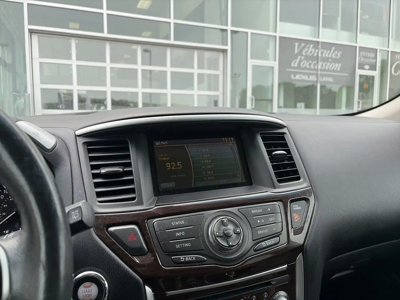 Nissan Pathfinder снимка Nissan Pathfinder