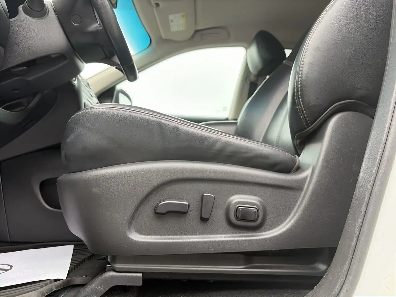 Nissan Pathfinder снимка Nissan Pathfinder