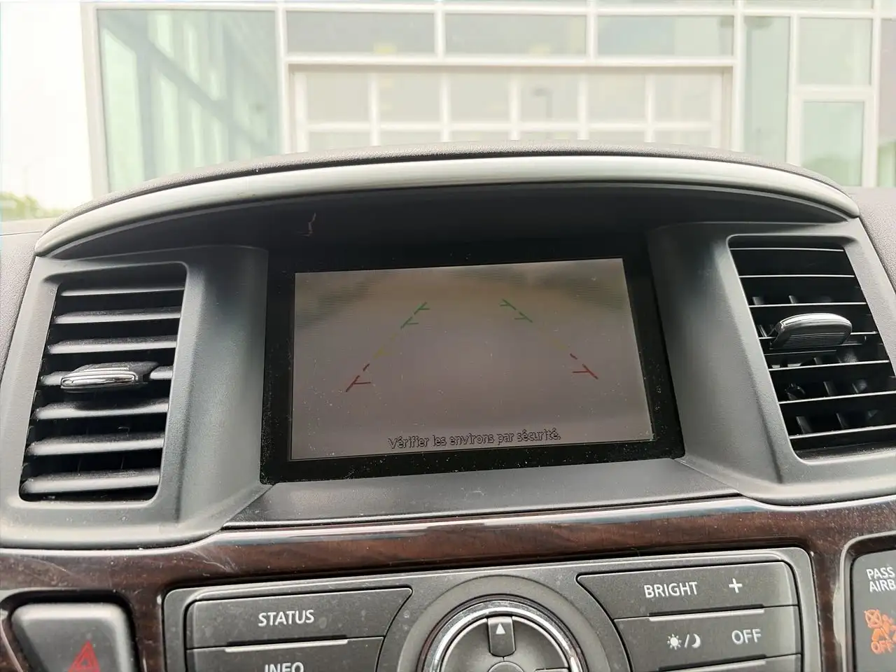 Nissan Pathfinder снимка Nissan Pathfinder