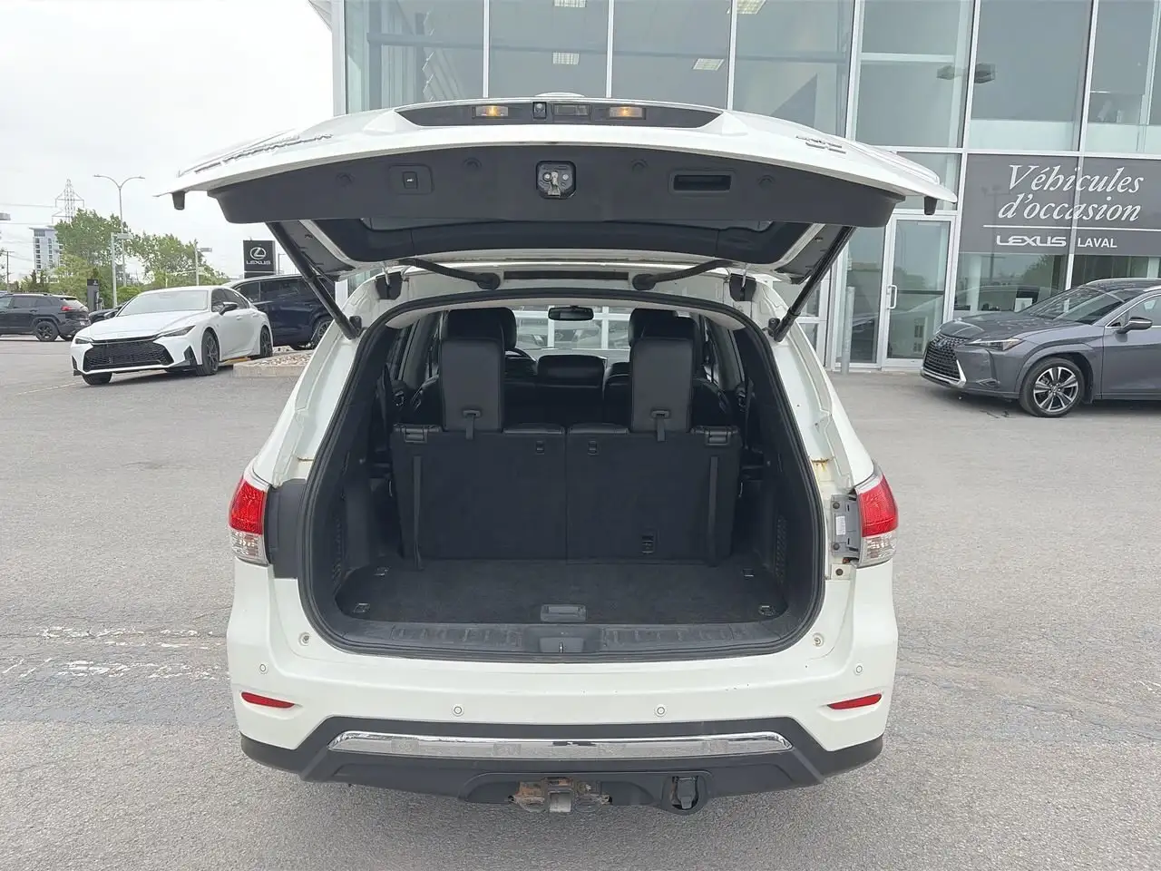 Nissan Pathfinder снимка Nissan Pathfinder