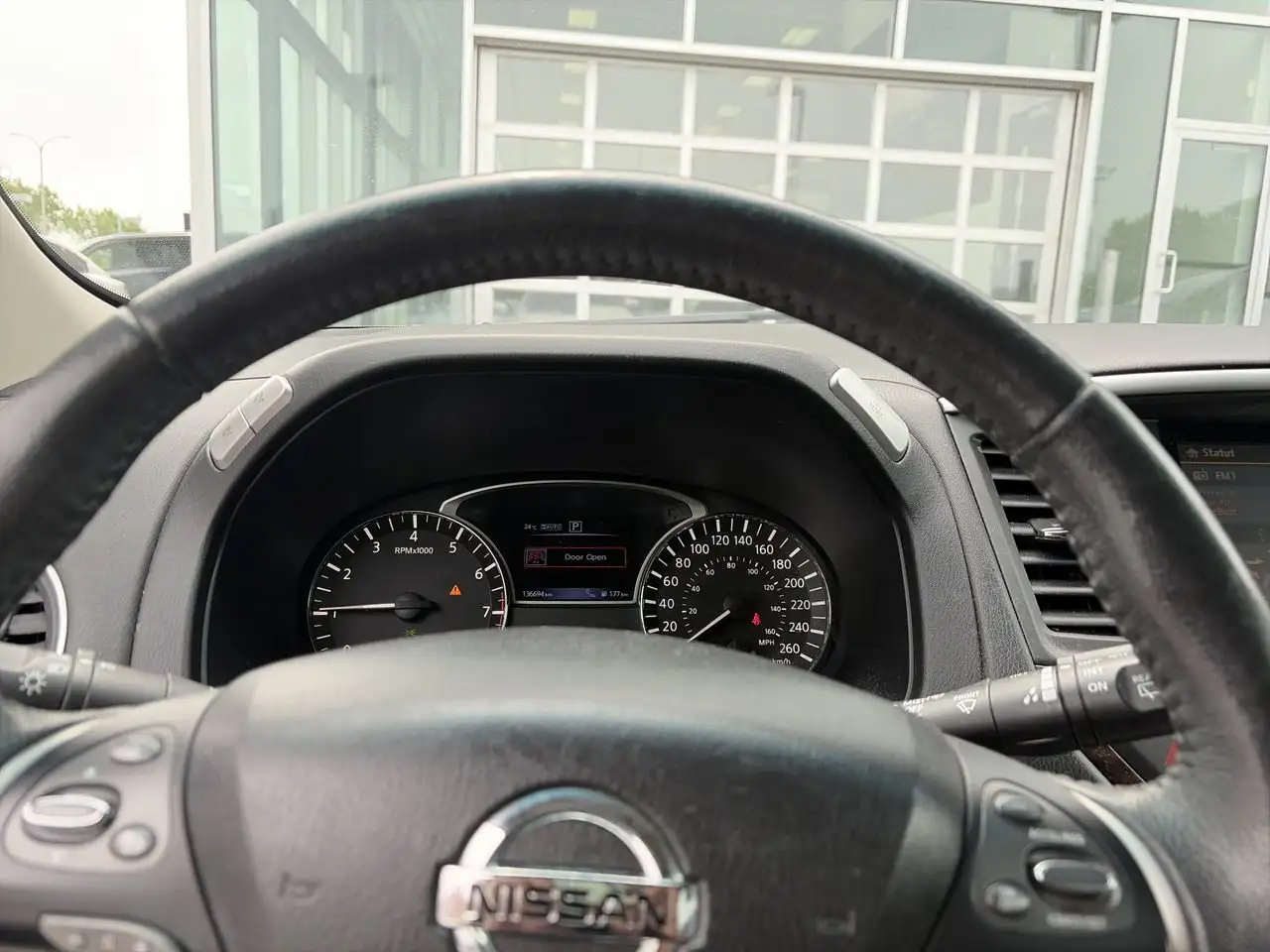 Nissan Pathfinder снимка Nissan Pathfinder