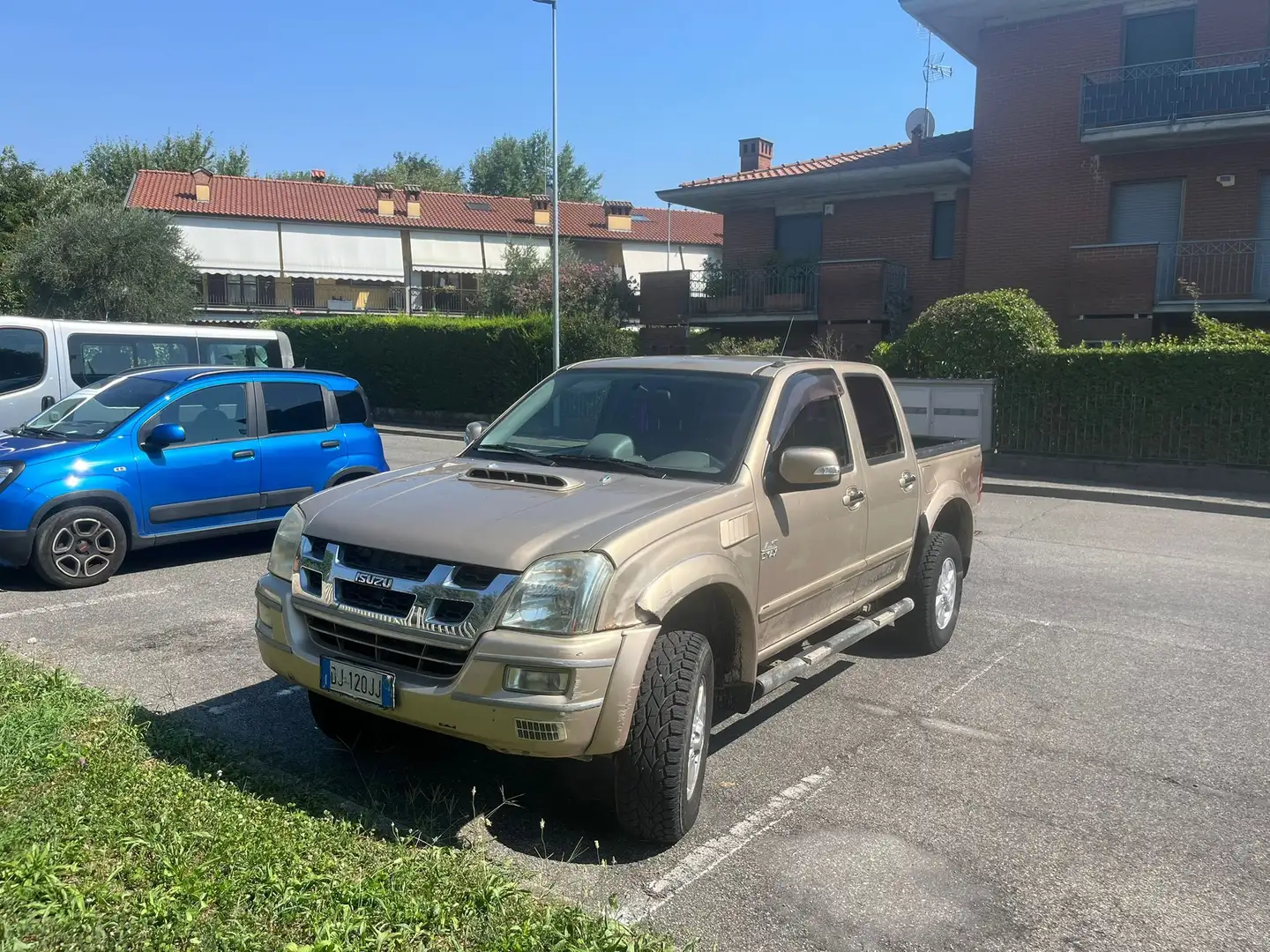 Isuzu D-Max D-Max I 3.0 td Crew LS auto Arany - 1