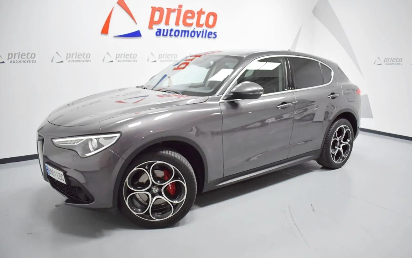 Alfa Romeo Stelvio 2.2 Executive Q4 210 Aut. Gris - 1