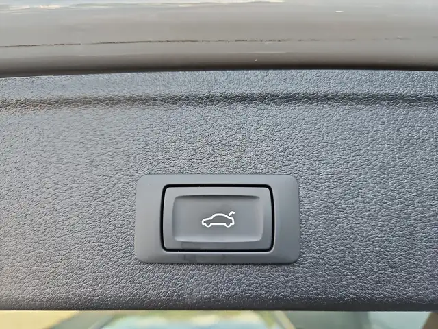 Audi RS4 view 14