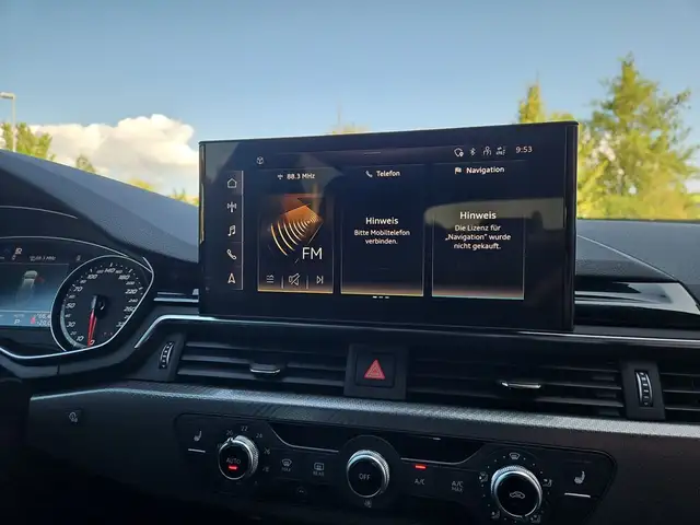 Audi RS4 view 11