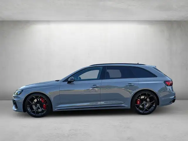 Audi RS4 view 2