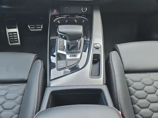 Audi RS4 view 9