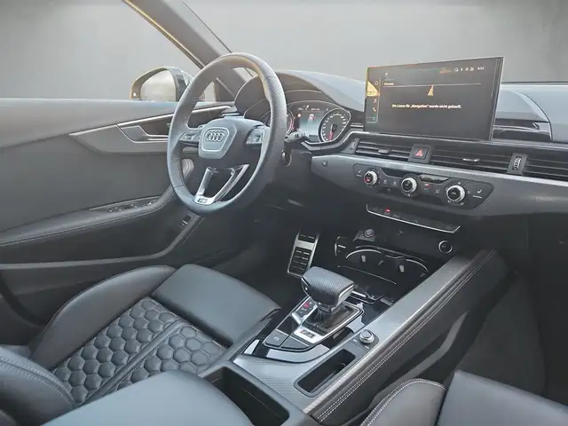 Audi RS4 view 7