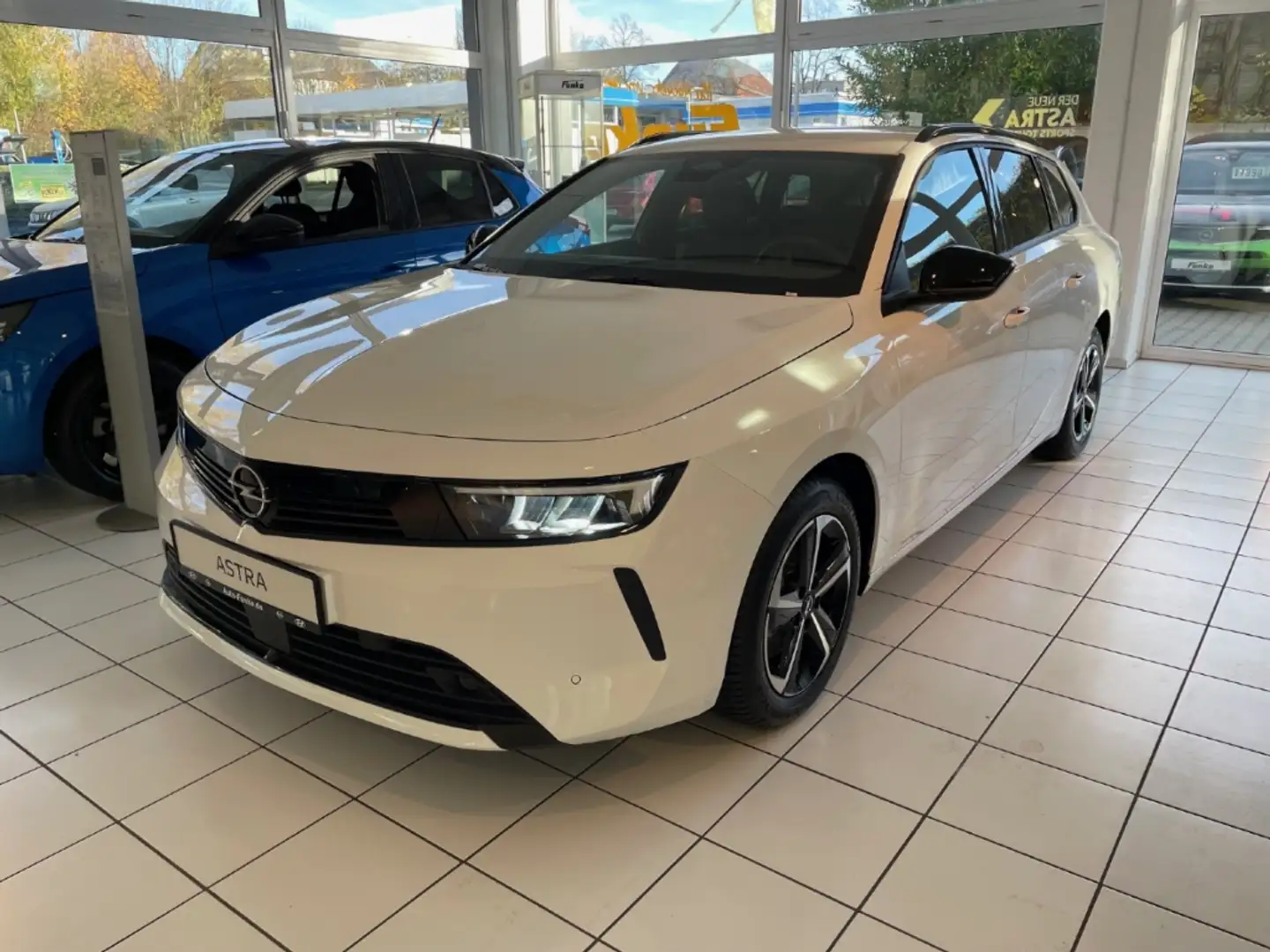 Opel Astra ST Edition LED+Sitzhzg+CarPlay+Allwetter Weiß - 1