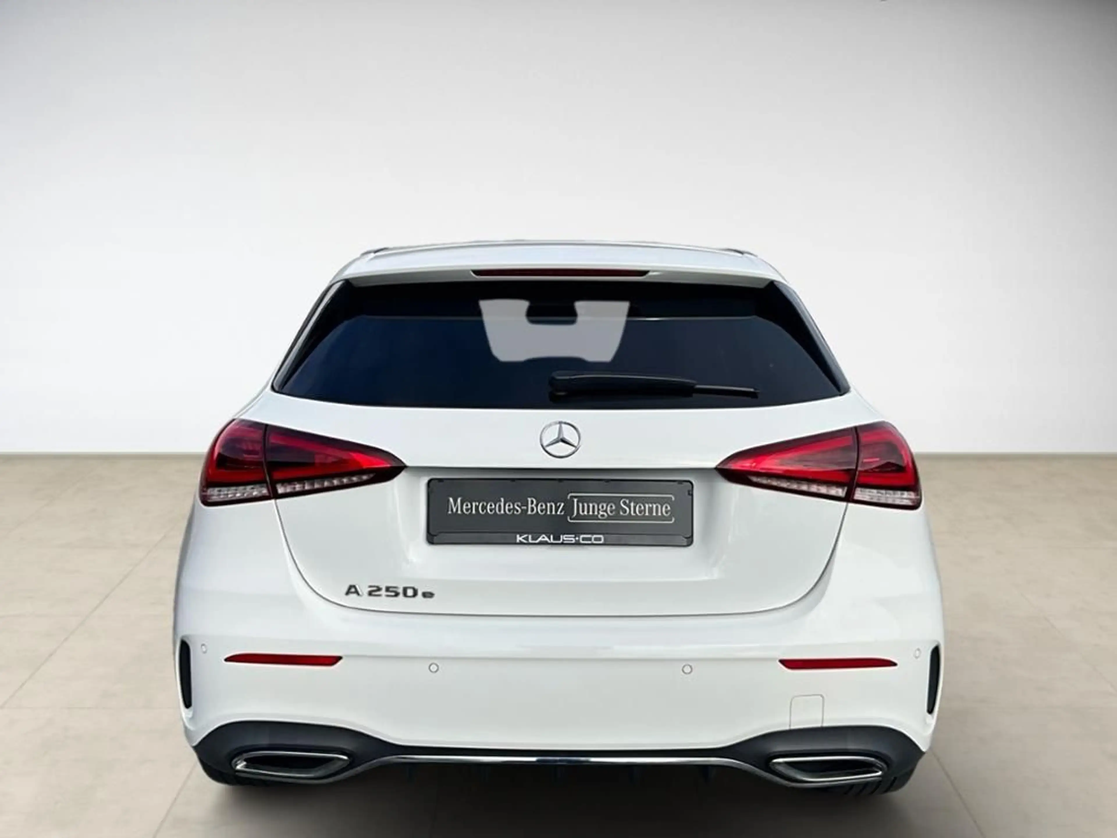 Mercedes-Benz A 250 e AMG AUT Kam. KlimaA LED LM PDC ParkAss — photo 5