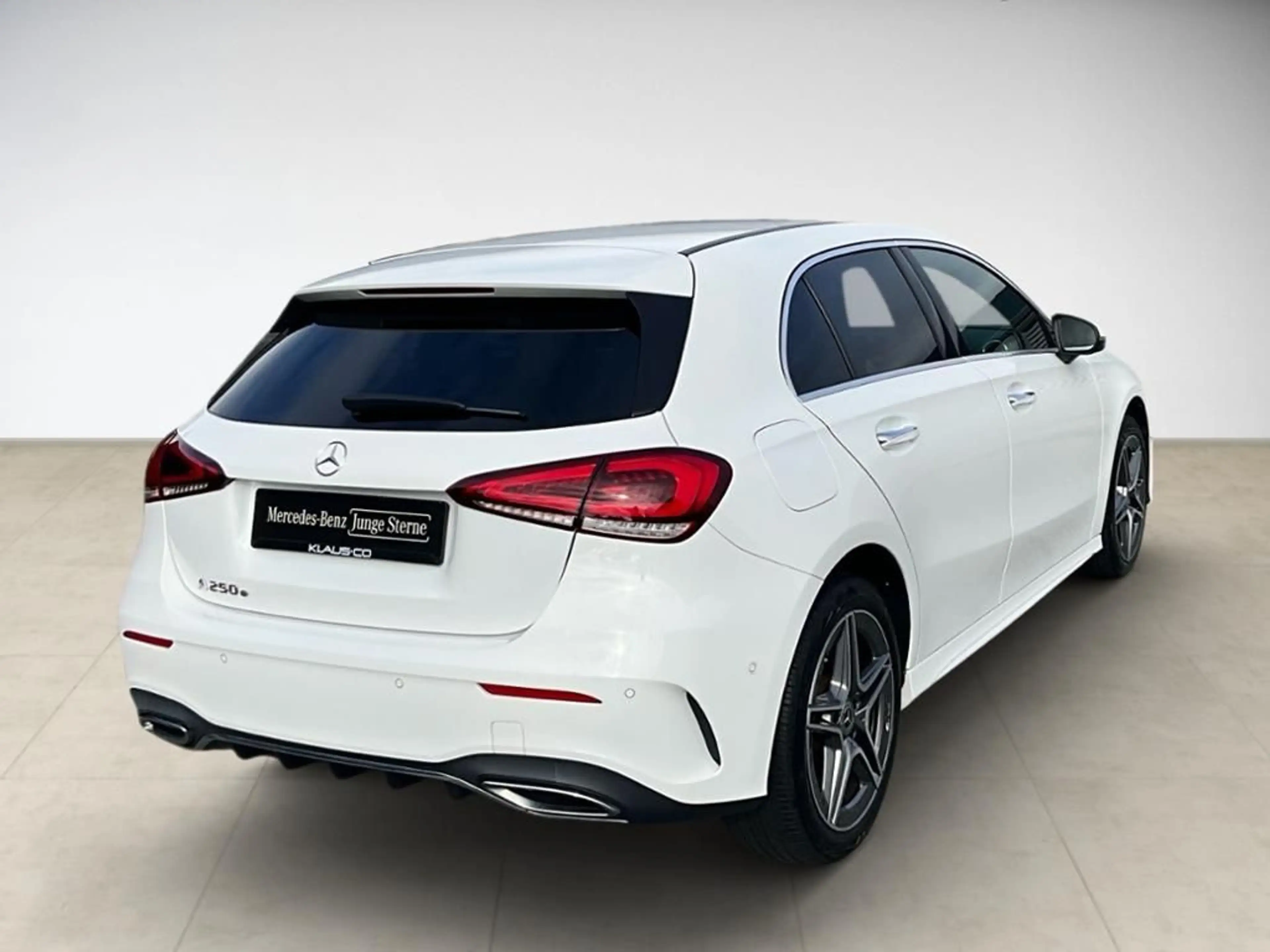 Mercedes-Benz A 250 e AMG AUT Kam. KlimaA LED LM PDC ParkAss — photo 6